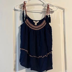 Arizona Jean Co. tank top. Size M. Braided straps with tassels. Lightly worn.